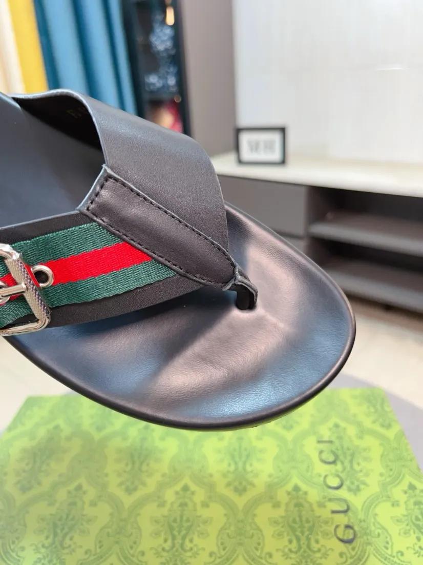 Men's Men's Shoes💰300🌸🌸【GUCCI New Style】This slipper is made of GG polyester fiber and is decorated with the Gucci label on the front, adding a bold logo feel to the style. "Gucci Made in Italy" stamped label Rubber sole Flat Made in Italy Men's sizes 39 to 45, (46. Customized